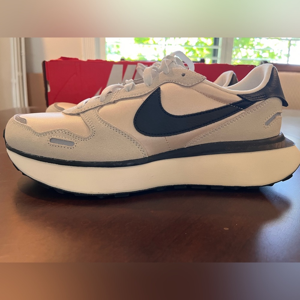 Nike Women's Sneakers in Cream and Black